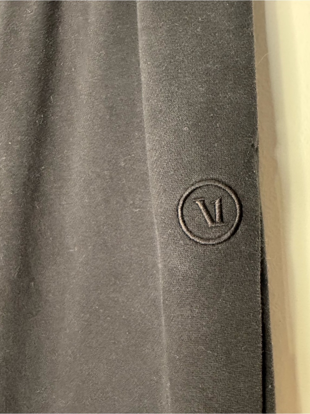 VUORI Women’s Black Sweatpant Joggers - Picture 3 of 16